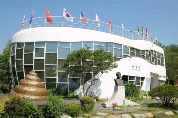 Wie sauber die Toiletten sind (ft.Welttoilettenverband) Haewoojae (Toilet House)